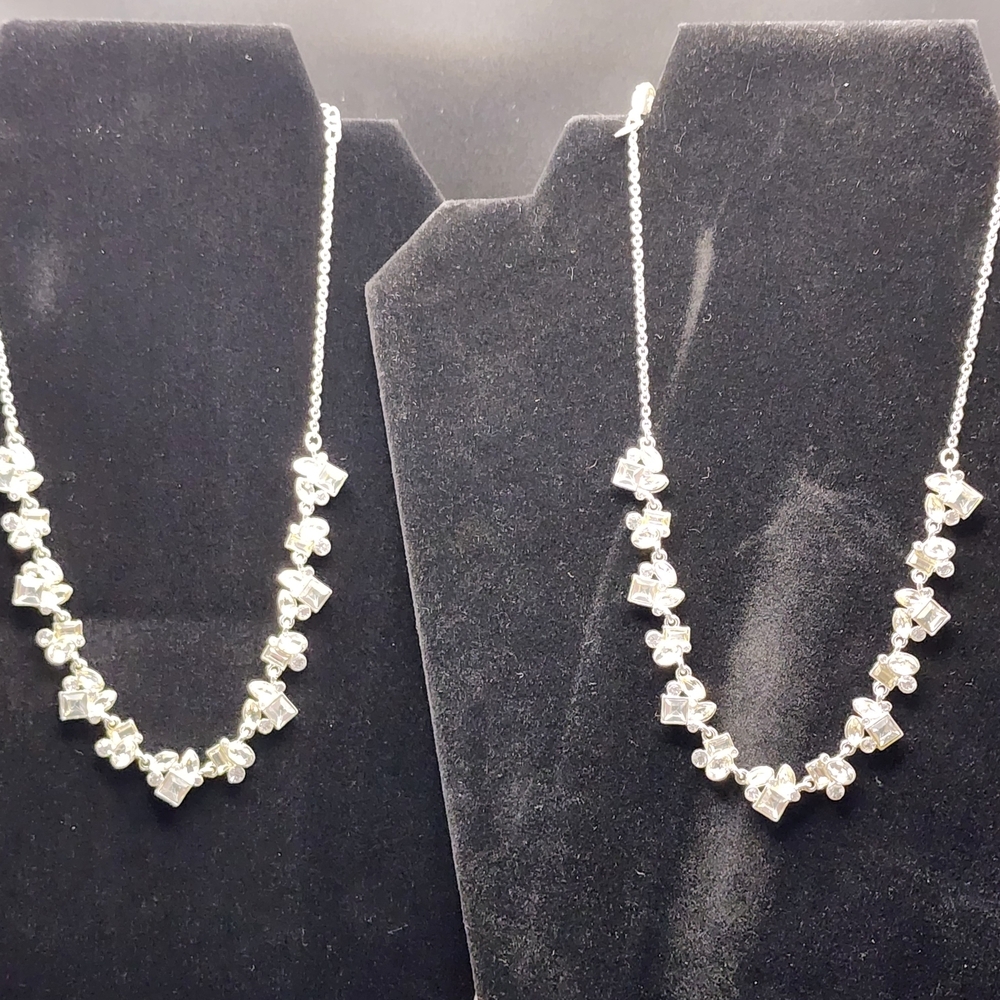 Elegant Silver Necklace‎ with Crystal Accents - Picture 5 of 10